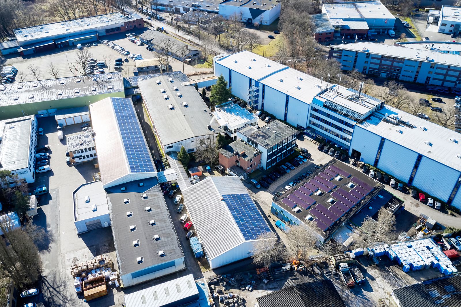 Businesspark Sirius Gewerbepark Lager Logistik Büro Service Produktion Norderstedt Hamburg Miete Gewerbeimmobilien Gewerbeobjekte Vermietung durch Immobilienmakler Daniel Mounesi von der Immobilienhandlung D. Mounesi zeigt Ihnen gerne diese Immobilie. Vereinbaren Sie einen Besichtigungstermin unter Telefon 04101/3980118.