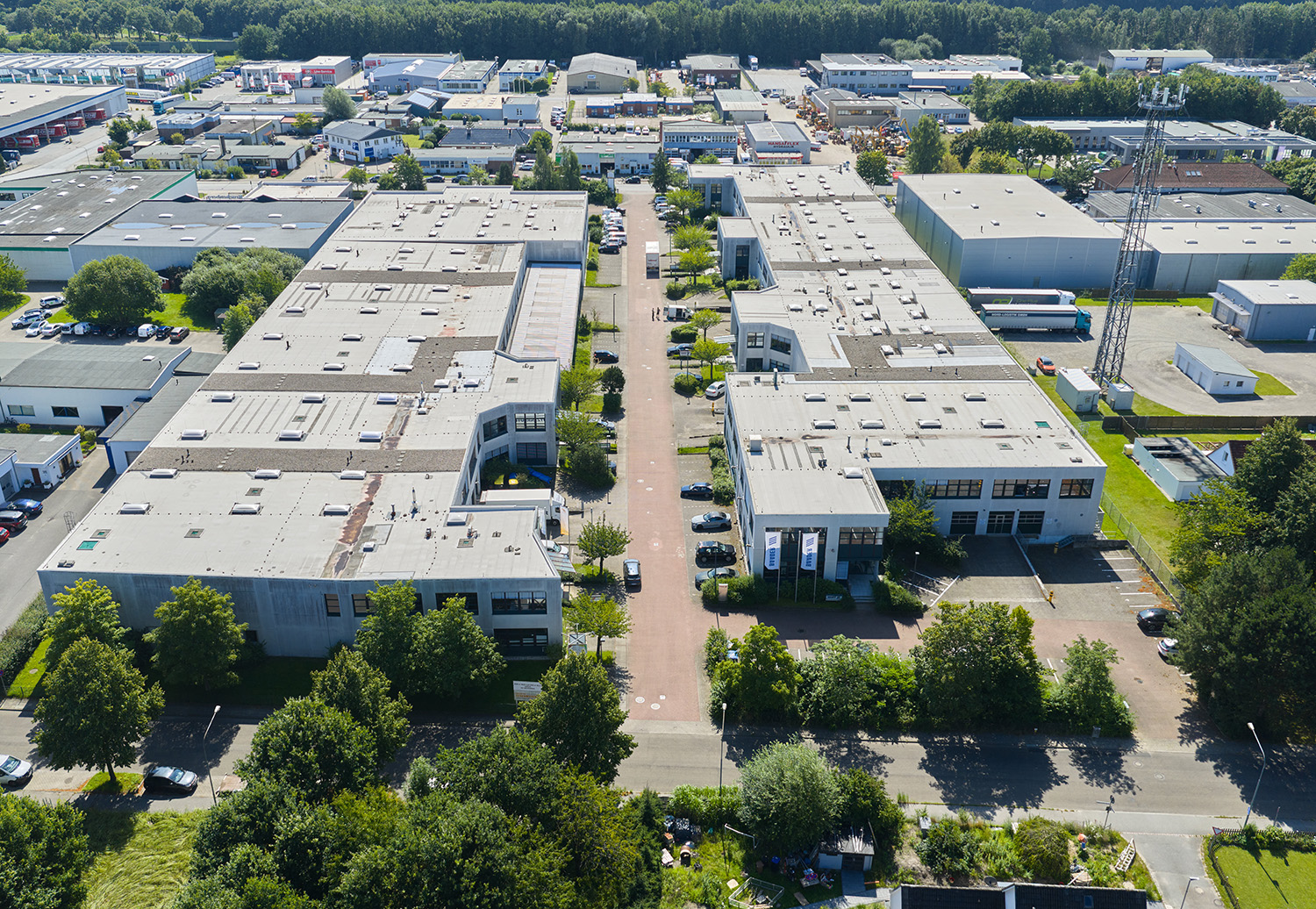 Businesspark Sirius Gewerbepark Lager Logistik Büro Service Produktion Lübeck Miete Gewerbeimmobilien Gewerbeobjekte Vermietung durch Immobilienmakler Daniel Mounesi von der Immobilienhandlung D. Mounesi zeigt Ihnen gerne diese Immobilie. Vereinbaren Sie einen Besichtigungstermin unter Telefon 04101/3980118.