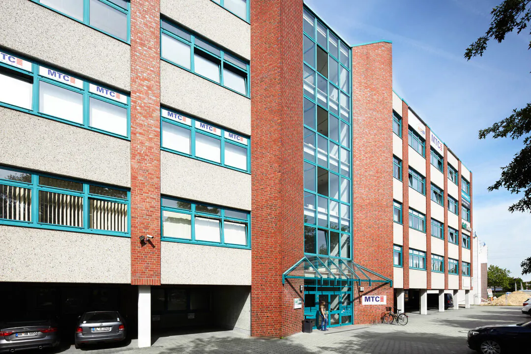 Businesspark BEOS Gewerbepark Lager Logistik Büro Service Produktion Hamburg Glinde Stellingen Volkspark Bahrenfeld Hamburg Miete Gewerbeimmobilien Gewerbeobjekte Vermietung durch Immobilienmakler Daniel Mounesi von der Immobilienhandlung D. Mounesi zeigt Ihnen gerne diese Immobilie. Vereinbaren Sie einen Besichtigungstermin unter Telefon 04101/3980118.