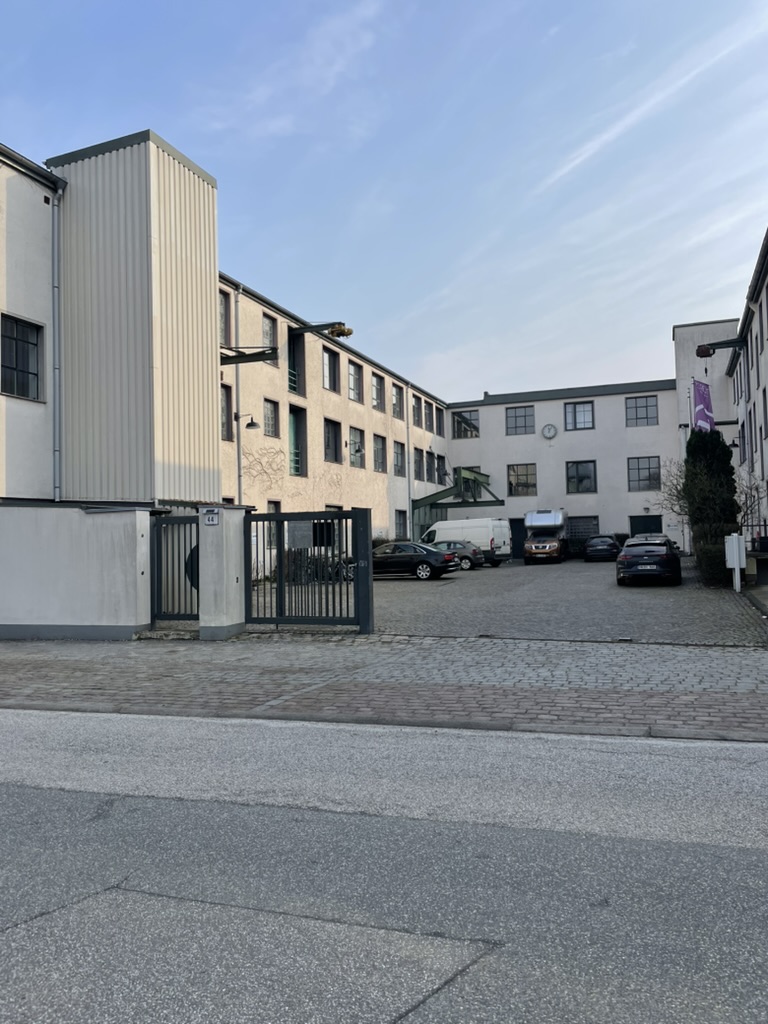 Immobilienhandlung D. Mounesi, Daniel Mounesi, vermietet Bürofläche in Hamburg-Wandsbek. Für weitere Informationen oder zur Vereinbarung einer Besichtigung rufen Sie uns gerne unter Telefon 04101 3980118 an.